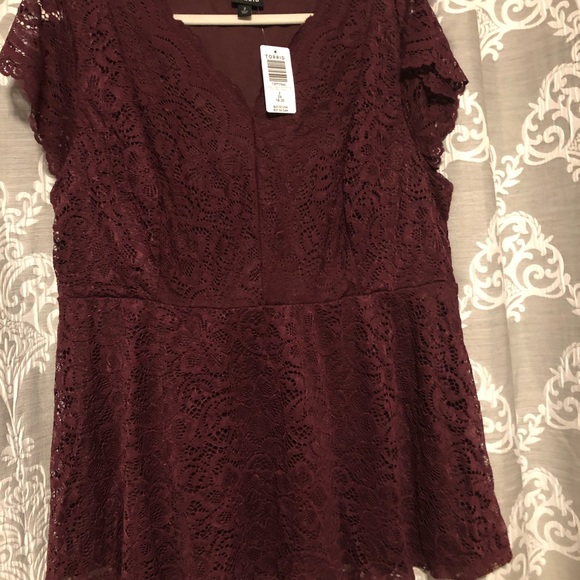 Torrid lace top 2x burgundy NWT - Picture 3 of 3